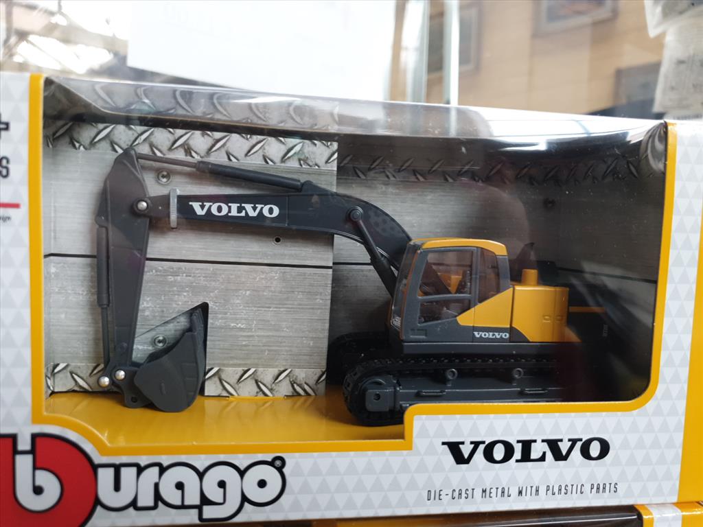 Burago Volvo Ec220E 1/50